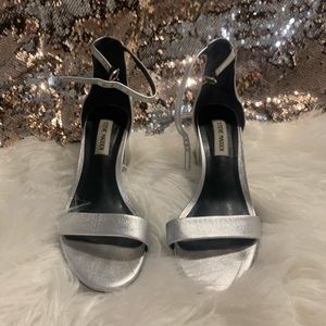 Steve Madden Silver heels